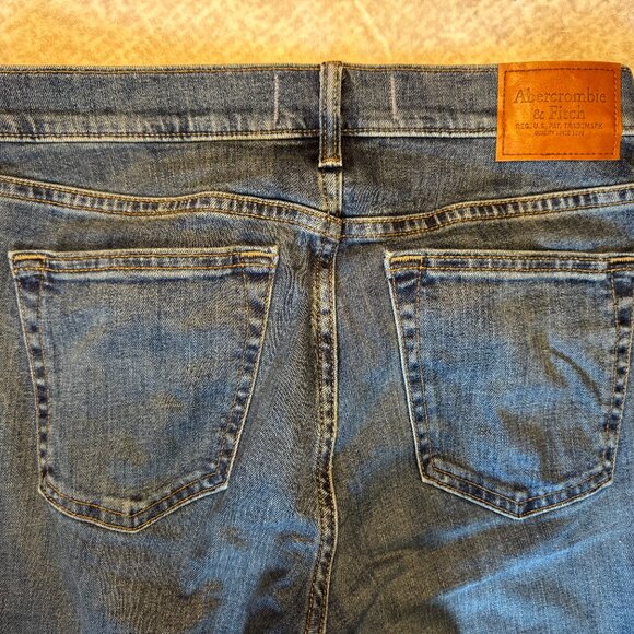 Abercrombie & Fitch Men's Signature Stretch  Athletic Straight Jean - Picture 10 of 13
